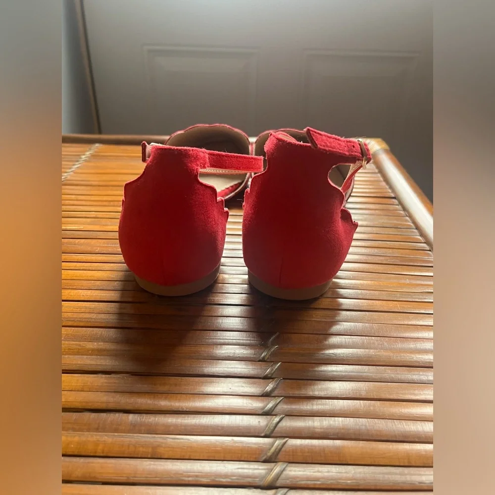 Brand New Isaac Mizrahi Red Scalloped Ankle Strap Flats Size 10 - Picture 6 of 8